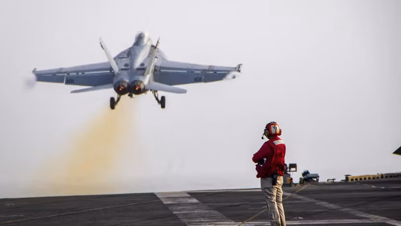 Một chiếc F/A-18F Super Hornet cất cánh từ tàu USS Nimitz vào ngày 30/7. Ảnh: US Navy.