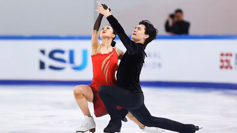 Ren Junfei và Xing Jianing tại giải Grand Prix Cup of China 2025. Ảnh: Getty.