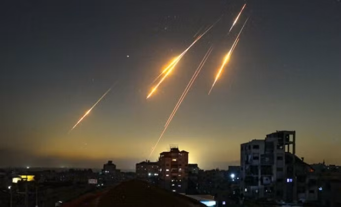 Iran tăng tốc chương trình tên lửa siêu thanh Phương Tây lo ngại về thế lực hỗ trợ đằng sau 2.jpg