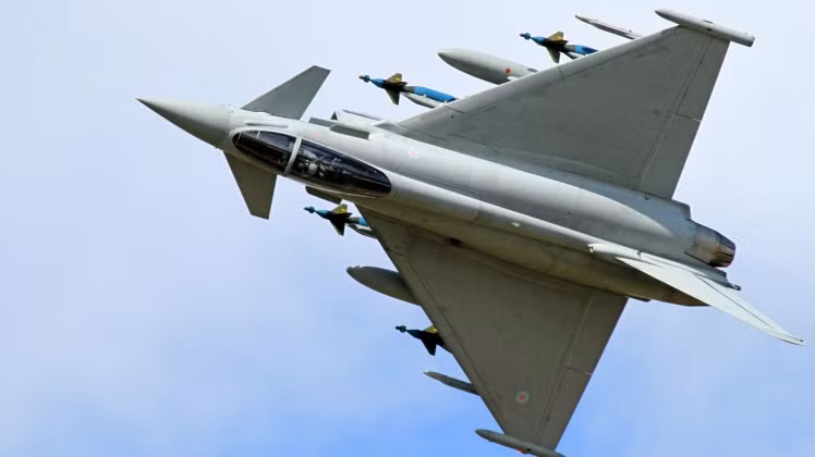 Chiến đấu cơ Eurofighter Typhoon bị đánh giá là yếu hơn nhiều so với F-35 của Mỹ. Ảnh: MW.