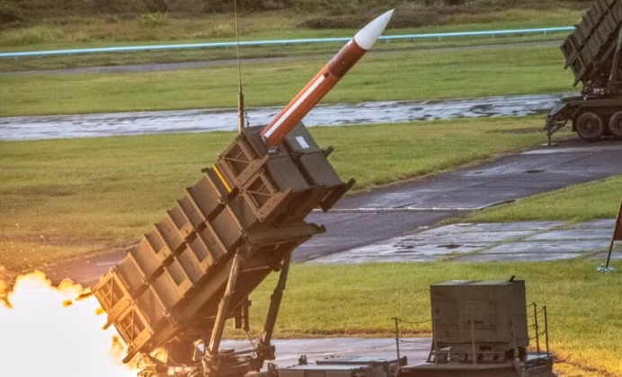 Cảnh phóng tên lửa đất đối không từ hệ thống Patriot. Ảnh: MW.