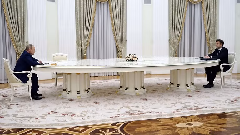 Tổng thống Nga Vladimir Putin và Tổng thống Pháp Emmanuel Macron đã có cuộc điện đàm đầu tiên sau 3 năm. Ảnh: Sputnik.