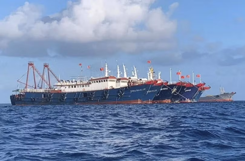 Philippines liên tục kêu gọi Trung Quốc rút nhóm tàu đang đóng ở bãi Ba Đầu (Ảnh: AP) Philippines liên tục kêu gọi Trung Quốc rút nhóm tàu đang đóng ở bãi Ba Đầu (Ảnh: AP)