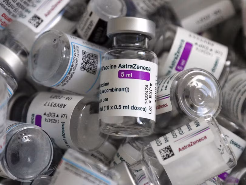 Từng có nhiều trường hợp huyết khối sau khi tiêm vaccine COVID-19 của AstraZeneca (Ảnh: Times Now)