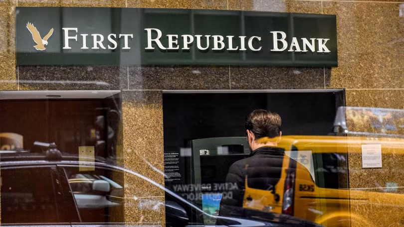 Ngân hàng First Republic đang gặp rắc rối sau khi mất gần 73 tỉ USD tiền gửi (Ảnh: ABC News) Ngân hàng First Republic đang gặp rắc rối sau khi mất gần 73 tỉ USD tiền gửi (Ảnh: ABC News)