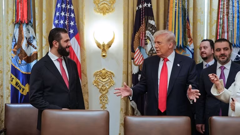 Tổng thống Mỹ Donald Trump gặp Tổng thống Syria Ahmad al-Sharaa tại Nhà Trắng ở Washington, DC, vào ngày 10/11. Ảnh: Getty.