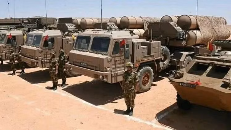 Phương tiện phóng thuộc hệ thống S-300 của Algeria. Ảnh: MW.