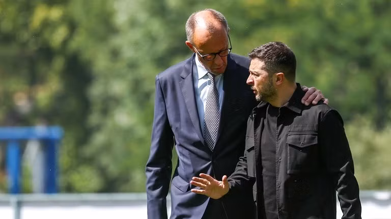 Thủ tướng Đức Friedrich Merz và Tổng thống Ukraine Volodymyr Zelensky, Berlin, Đức, ngày 13/8. Ảnh: Getty.
