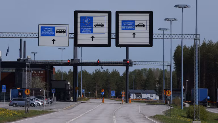 Cửa khẩu biên giới Imatra giữa Phần Lan và Nga. Ảnh: Getty.