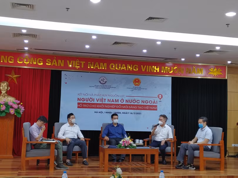 Các chuyên gia thảo luận tại sự kiện.