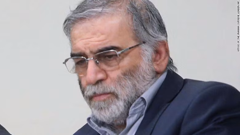 Tiến sĩ Mohsen Fakhrizadeh trong một cuộc họp với lãnh tụ tối cao Iran Ayatollah Ali Khamenei vào năm 2019 (Ảnh: CNN) Tiến sĩ Mohsen Fakhrizadeh trong một cuộc họp với lãnh tụ tối cao Iran Ayatollah Ali Khamenei vào năm 2019 (Ảnh: CNN)