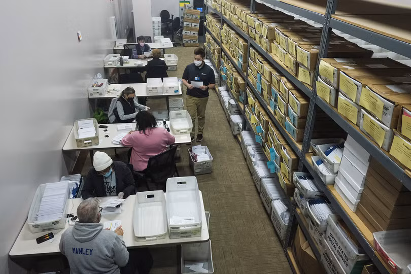 Kiểm phiếu ở Columbus, bang Ohio (Ảnh: CNN)
