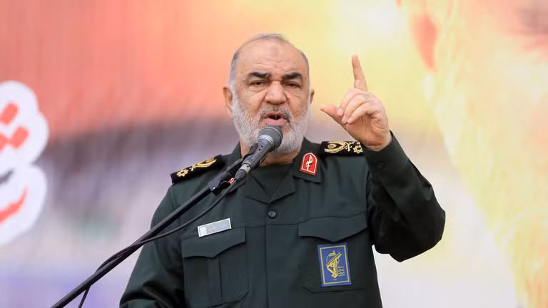 Thiếu tướng Hossein Salami tuyên bố Iran sẵn sàng cho mọi cuộc chiến. Ảnh: Getty.