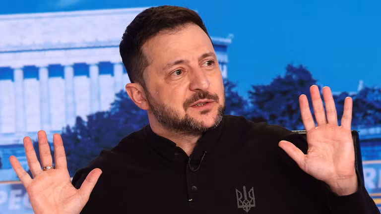Tổng thống Ukraine Volodymyr Zelensky phát biểu trong cuộc phỏng vấn với người dẫn chương trình Fox News Bret Baier vào ngày 28/2. Ảnh: Getty.