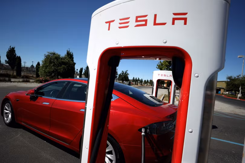 Tạo dựng thương hiệu tách rời với thương hiệu cá nhân của Elon Musk có lẽ là nhiệm vụ cấp thiết của Tesla hiện nay (Ảnh: Getty Images) Tạo dựng thương hiệu tách rời với thương hiệu cá nhân của Elon Musk có lẽ là nhiệm vụ cấp thiết của Tesla hiện nay (Ảnh: Getty Images)