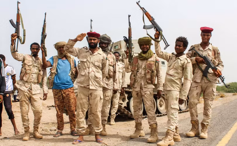 Các binh sĩ Sudan chiến đấu bên cạnh các lực lượng thân chính phủ Yemen được Arab Saudi hậu thuẫn ở phía Tây Yemen (Ảnh: AFP)