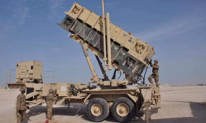 Tên lửa Patriot của Mỹ được kích hoạt để bảo vệ căn cứ Al Udeid khỏi cuộc tấn công của Iran 3.jpg