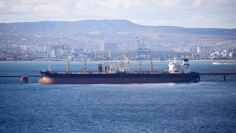 Nga đưa ra cảnh báo về việc EU siết giá dầu. Ảnh: Sputnik.