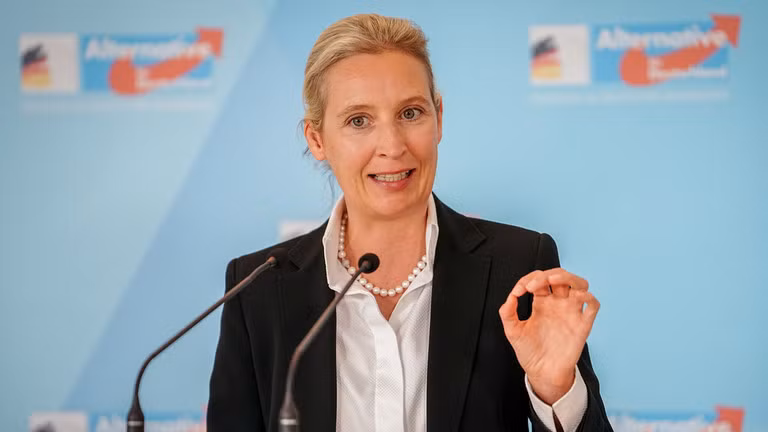 Nghị sĩ Alice Weidel tại cuộc họp báo, Berlin, ngày 25/6 (Ảnh: Getty)