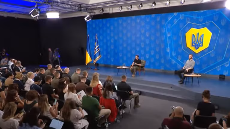 Tổng thống Ukraine Volodymyr Zelensky tại hội thảo (Ảnh: RT)