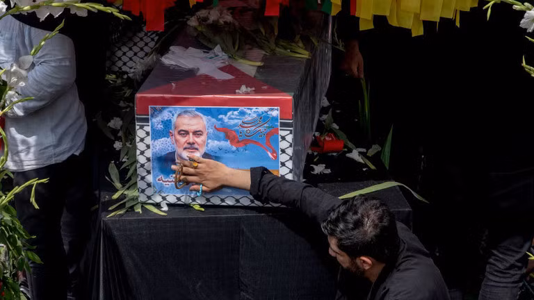 Người Iran tham dự lễ tang được tổ chức cho thủ lĩnh chính trị Hamas Ismail Haniyeh ở Tehran, Iran ngày 1/8 (Ảnh: Getty)