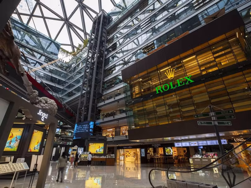 Một cửa hiệu Rolex ở trung tâm mua sắm Parkview Green, Bắc Kinh (Ảnh: SCMP)