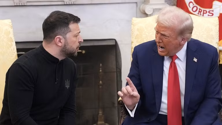 Tổng thống Mỹ Donald Trump và nhà lãnh đạo Ukraine Volodymyr Zelensky ngày 28/2. Ảnh: Getty.