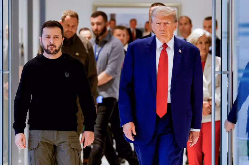 Ông Donald Trump gặp Tổng thống Ukraine Volodymyr Zelensky tại Trump Tower ở New York vào ngày 27/9 (Ảnh: Reuters)