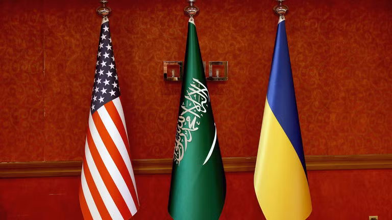 Cờ Mỹ, Arab Saudi và Ukraine trong các cuộc đàm phán giữa phái đoàn Kiev và Washington, Jeddah ngày 11/3. Ảnh: Getty.