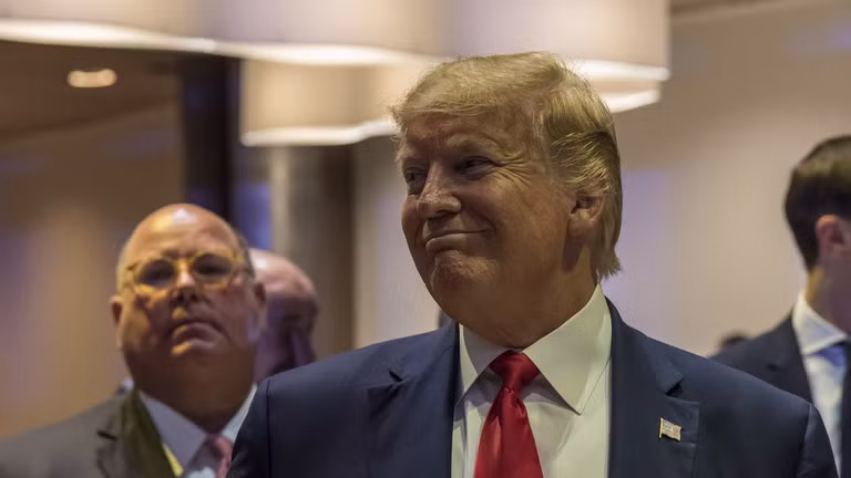 Tổng thống Mỹ Donald Trump phát biểu với các phóng viên sau khi có bài phát biểu tại Diễn đàn Kinh tế Thế giới ở Davos. Ảnh: GEtty.