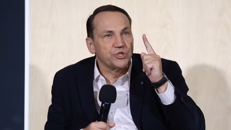 Ngoại trưởng Ba Lan Radoslaw Sikorski đáp trả gay gắt Elon Musk. Ảnh: Getty.