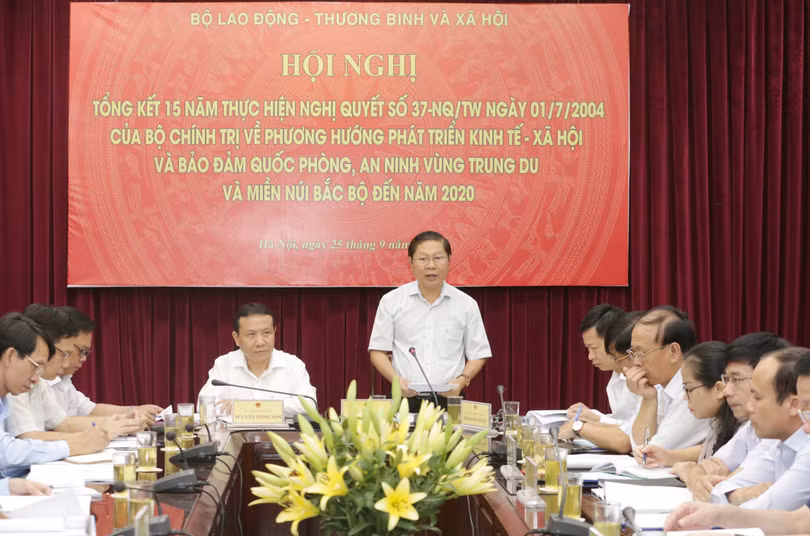 Thứ trưởng Bộ LĐ-TB&XH Lê Tấn Dũng phát biểu tại Hội nghị (Ảnh: Anh Tuấn - TTXVN)