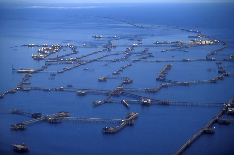 Neft Daşları một khu định cư công nghiệp ở biển Caspi ngoài khơi bờ biển Baku, Azerbaijan vào năm 1997 (Ảnh: Getty)