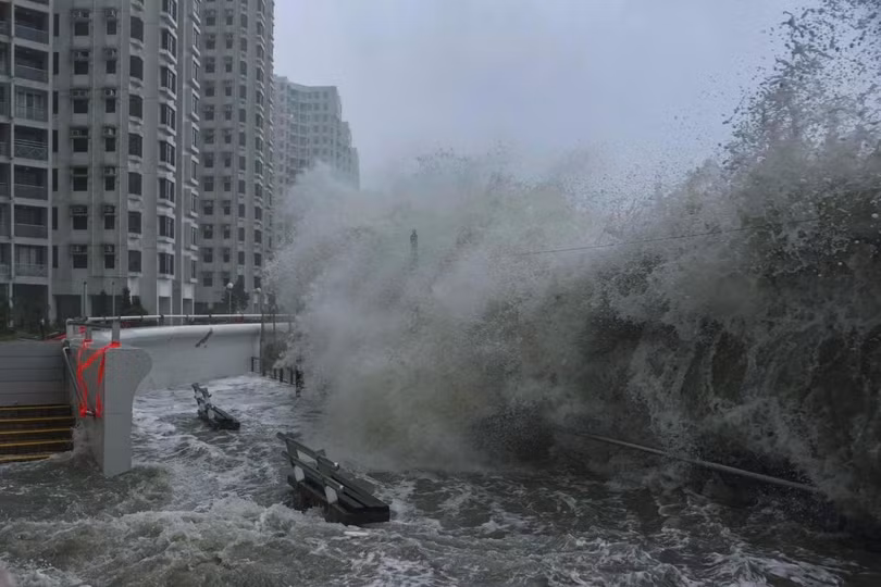 Ragasa là cơn bão cấp 10 thứ hai đổ bộ vào Hong Kong, Trung Quốc trong năm nay. Ảnh: SCMP.