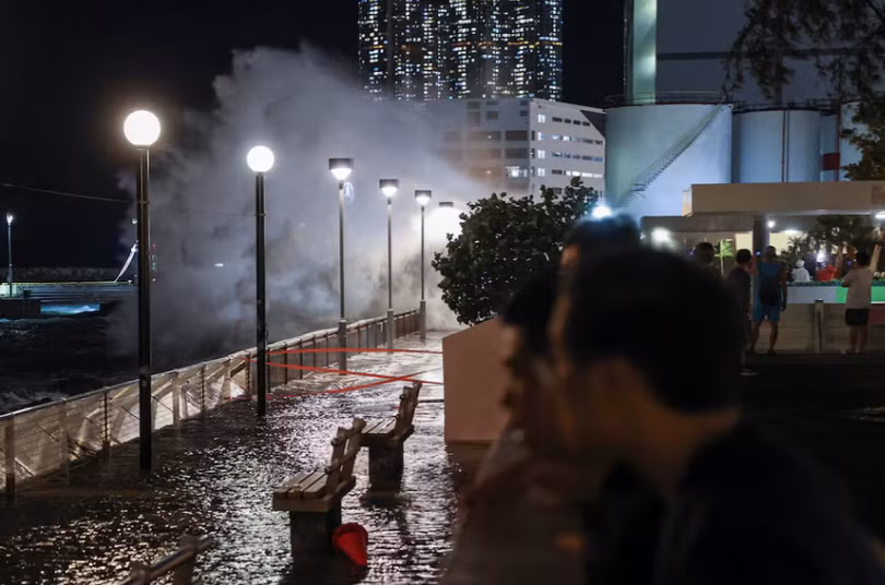 Siêu bão Ragasa tàn phá Hong Kong, 700 chuyến bay bị hủy 2.png