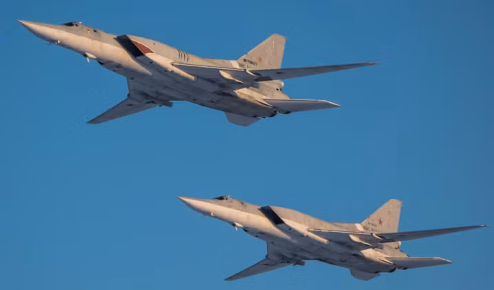 Máy bay ném bom tầm xa Tu-22M3 Nga tập luyện tấn công giả định các mục tiêu NATO 3.png