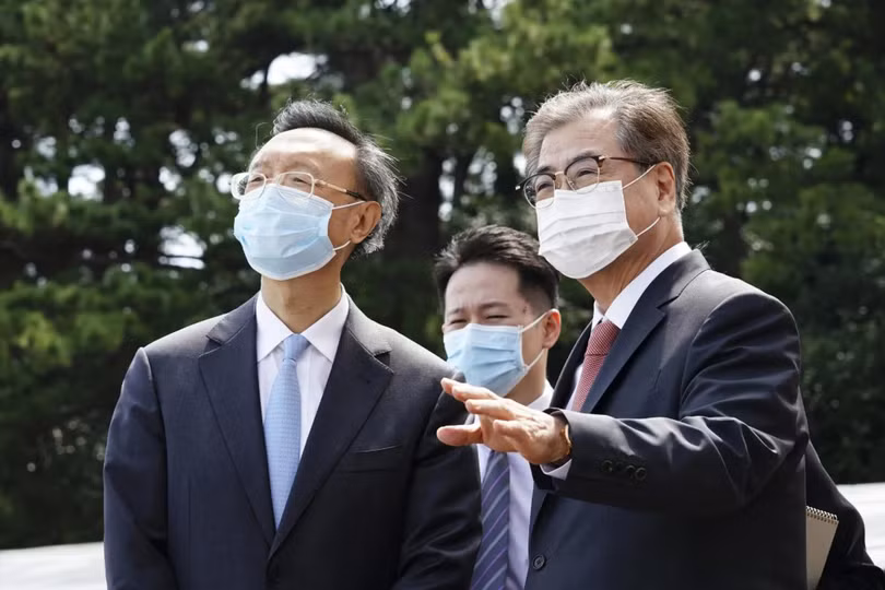 Ông Dương Khiết Trì (trái) và ông Suh Hoon trong cuộc gặp hồi năm ngoái (Ảnh: AP) Ông Dương Khiết Trì (trái) và ông Suh Hoon trong cuộc gặp hồi năm ngoái (Ảnh: AP)
