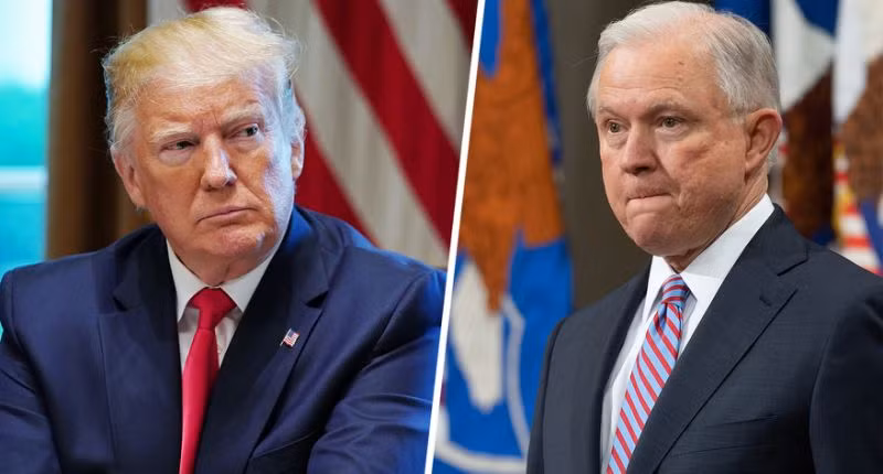 Tổng thống Trump và cựu Tổng chưởng lý Jeff Sessions (Ảnh: AFP)