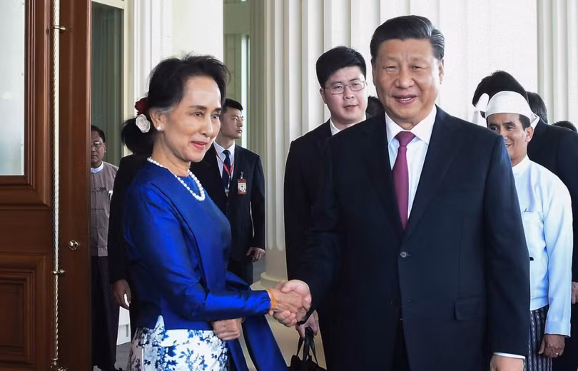 Cố vấn nhà nước Aung San Suu Kyi và Chủ tịch Trung Quốc Tập Cận Bình trong một buổi lễ đón tiếp ở Naypyidaw hôm 17/1/2020 (Ảnh: AFP) Cố vấn nhà nước Aung San Suu Kyi và Chủ tịch Trung Quốc Tập Cận Bình trong một buổi lễ đón tiếp ở Naypyidaw hôm 17/1/2020 (Ảnh: AFP)