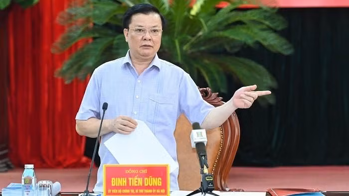 Bí thư Thành ủy Đinh Tiến Dũng phát biểu chỉ đạo tại buổi làm việc. Ảnh: Cổng TTĐT Hà Nội.