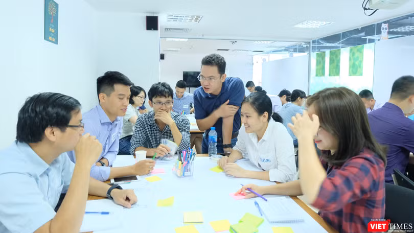 Lãnh đạo thời hiện đại phải thay đổi phương thức quản trị linh hoạt, đáp ứng nhu cầu của kỷ nguyên số. 