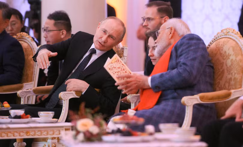 Tổng thống Nga Vladimir Putin và Thủ tướng Ấn Độ Narendra Modi tham dự buổi hòa nhạc trước bữa tối thân mật bên lề Hội nghị thượng đỉnh BRICS tại Kazan, Nga ngày 22/10/2024. Ảnh: Reuters.
