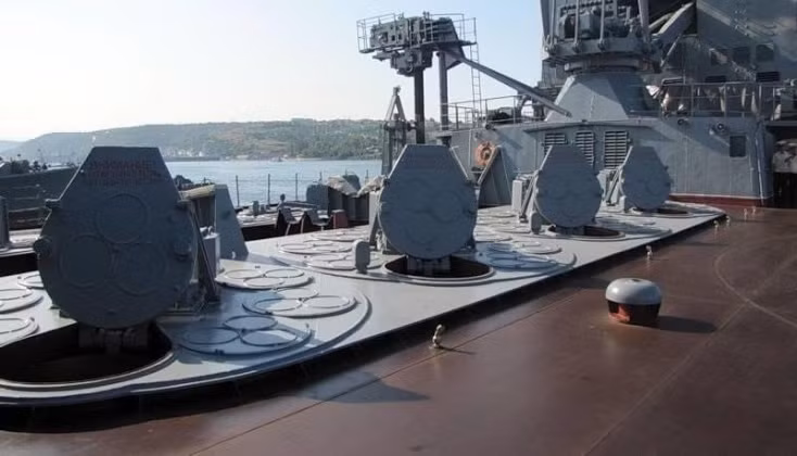 Ba tiểu đoàn S-400 trên tàu Điều gì biến tàu tuần dương của Nga thành quái vật phòng không 3.jpg