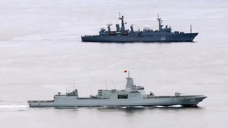 Các chiến hạm của Nga và Trung Quốc tuần tra chung ở Tây Thái Bình Dương vào tháng 10/2020 (Ảnh: Xinhua) Các chiến hạm của Nga và Trung Quốc tuần tra chung ở Tây Thái Bình Dương vào tháng 10/2020 (Ảnh: Xinhua)