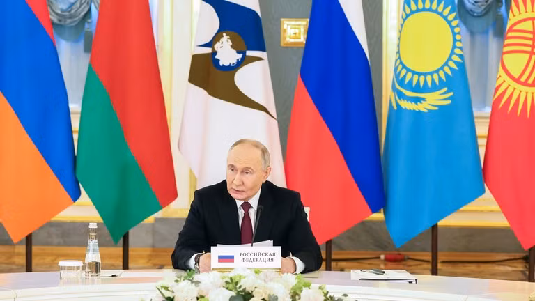 Tổng thống Nga Vladimir Putin dự hội nghị EAEU lần thứ 10 ở Moscow, Nga (Ảnh: RT)