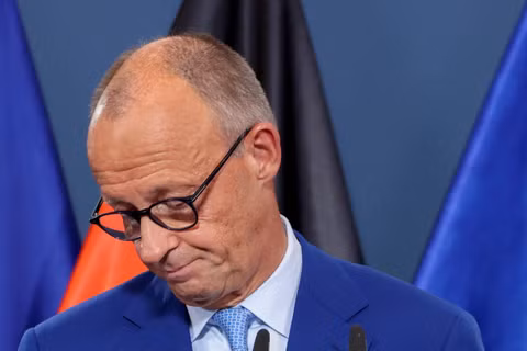 Thủ tướng Đức Friedrich Merz đưa ra tuyên bố sau khi có kết quả thăm dò ý kiến ​​cử tri sơ bộ về cuộc bầu cử cấp bang Berlin và Mecklenburg-West Pomerania, tại trụ sở đảng CDU ở Berlin, Đức. Ảnh: Reuters.