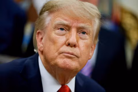 Tổng thống Mỹ Donald Trump đưa ra thông báo về vấn đề chăm sóc sức khỏe tại Phòng Bầu dục ở Nhà Trắng, Washington, D.C., Mỹ, ngày 18/9. Ảnh: Reuters.