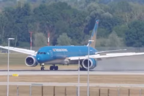 Chiếc Boeing 787-9 của Vietnam Airlines gặp sự cố và phải quay trở lại Munich sau khi cất cánh. Ảnh: Getty.