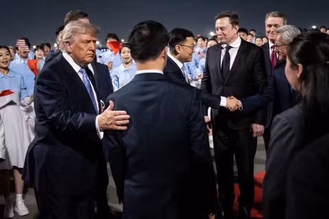 Tổng thống Trump và một phái đoàn, trong đó có Elon Musk, đã được các quan chức Trung Quốc tiếp đón tại Bắc Kinh vào tháng 5. Ảnh: AFP.