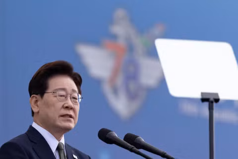Tổng thống Hàn Quốc Lee Jae-myung phát biểu trong lễ kỷ niệm Ngày Lực lượng Vũ trang lần thứ 78 tại một căn cứ quân sự ở thành phố Gyeryong, Hàn Quốc, ngày 1/10. Ảnh: Reuters.